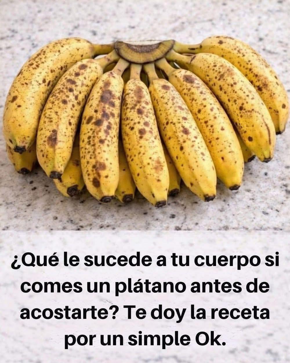 Racimo de plátanos maduros con manchas oscuras