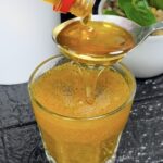 Bebida natural con cúrcuma, limón y miel: una opción para apoyar el bienestar del hígado dentro de un estilo de vida saludable